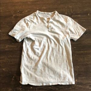 Men’s Henley tee